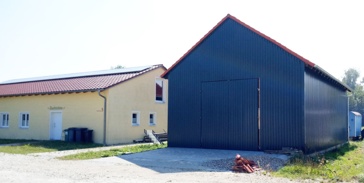 Vereinsheim und Stadel